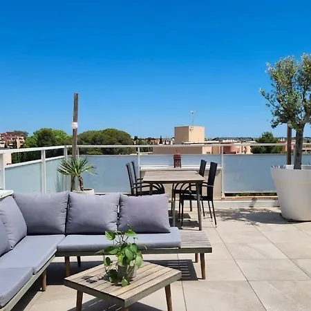Nouveau T3 Stellar Rooftop Апартаменты